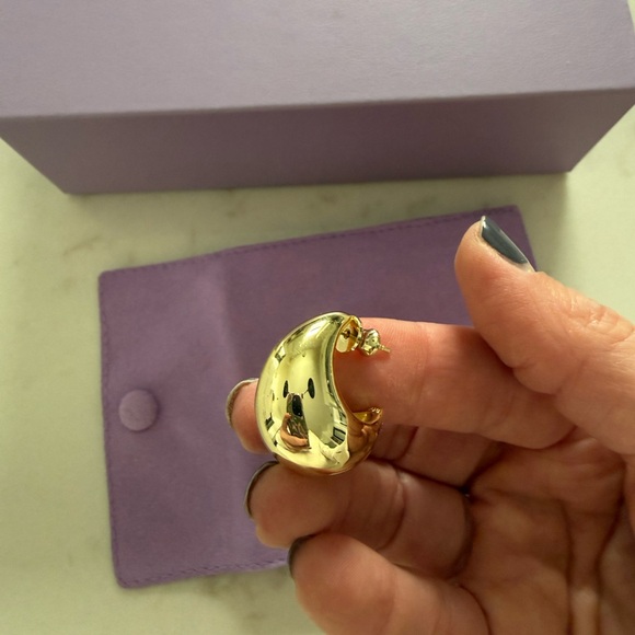 Melinda Maria “She’s So Smooth” Teardrop Hoops - Picture 5 of 7